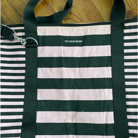 Large Victoria’s Secret Weekend Overnight Bag - Picture 2 of 5